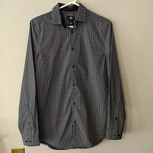 H&M size sm. Men’s blue/white dress shirt